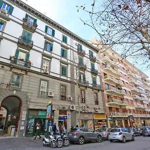 https://maison-mele-napoli.hotels-amalfi.com